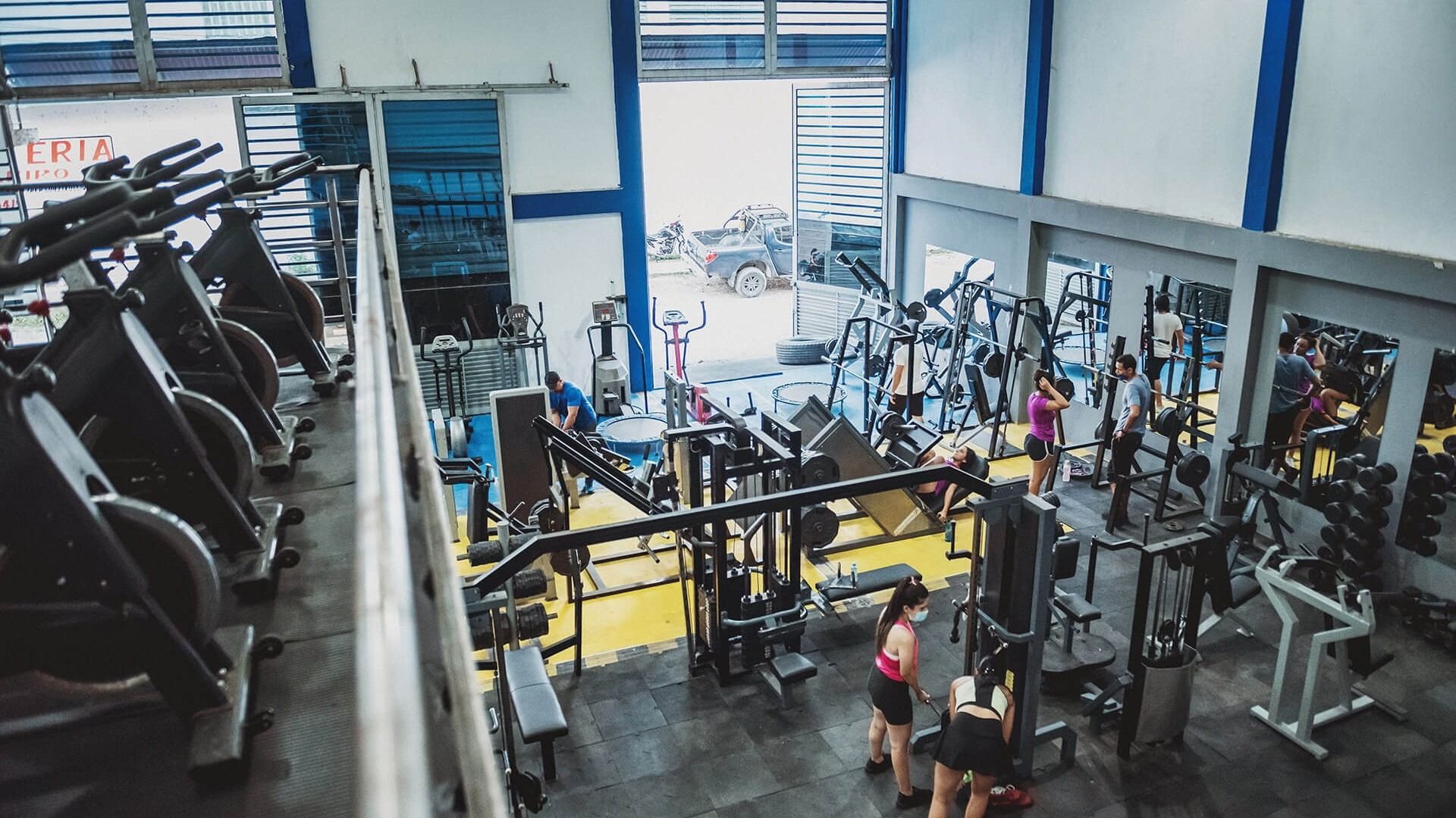 Zona de máquinas de Body People vista desde el segundo piso